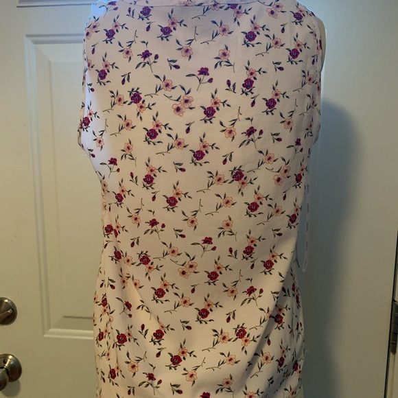 Beautiful floral. Papaya brand. Size small. Twisted top - Picture 3 of 4